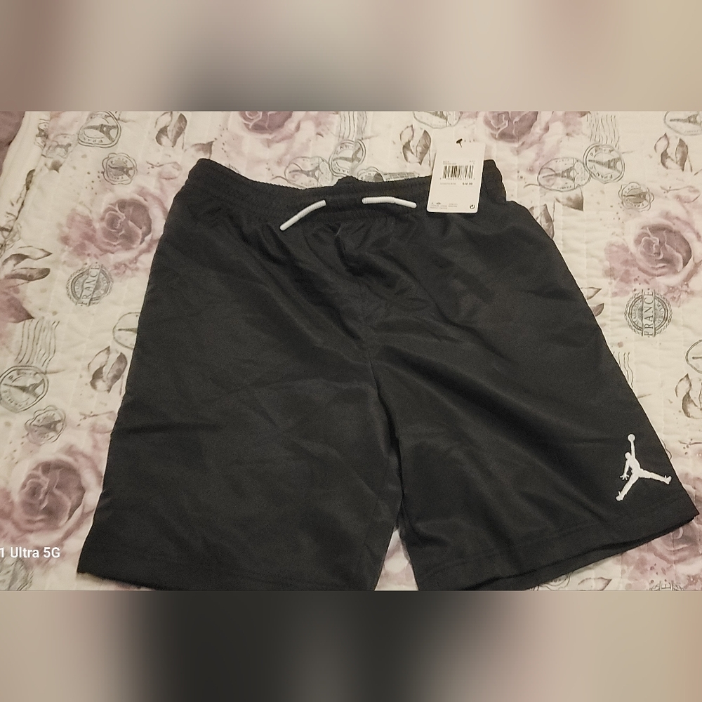 Jordan Boys Size Large Black Shorts